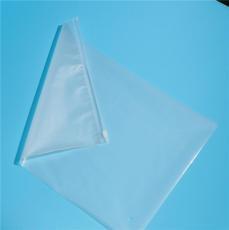 百变束口袋 从收纳能手到潮流配饰的时尚演绎